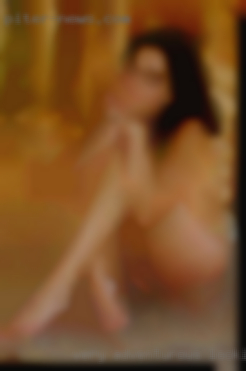 Very adventurous looking women kinkster.